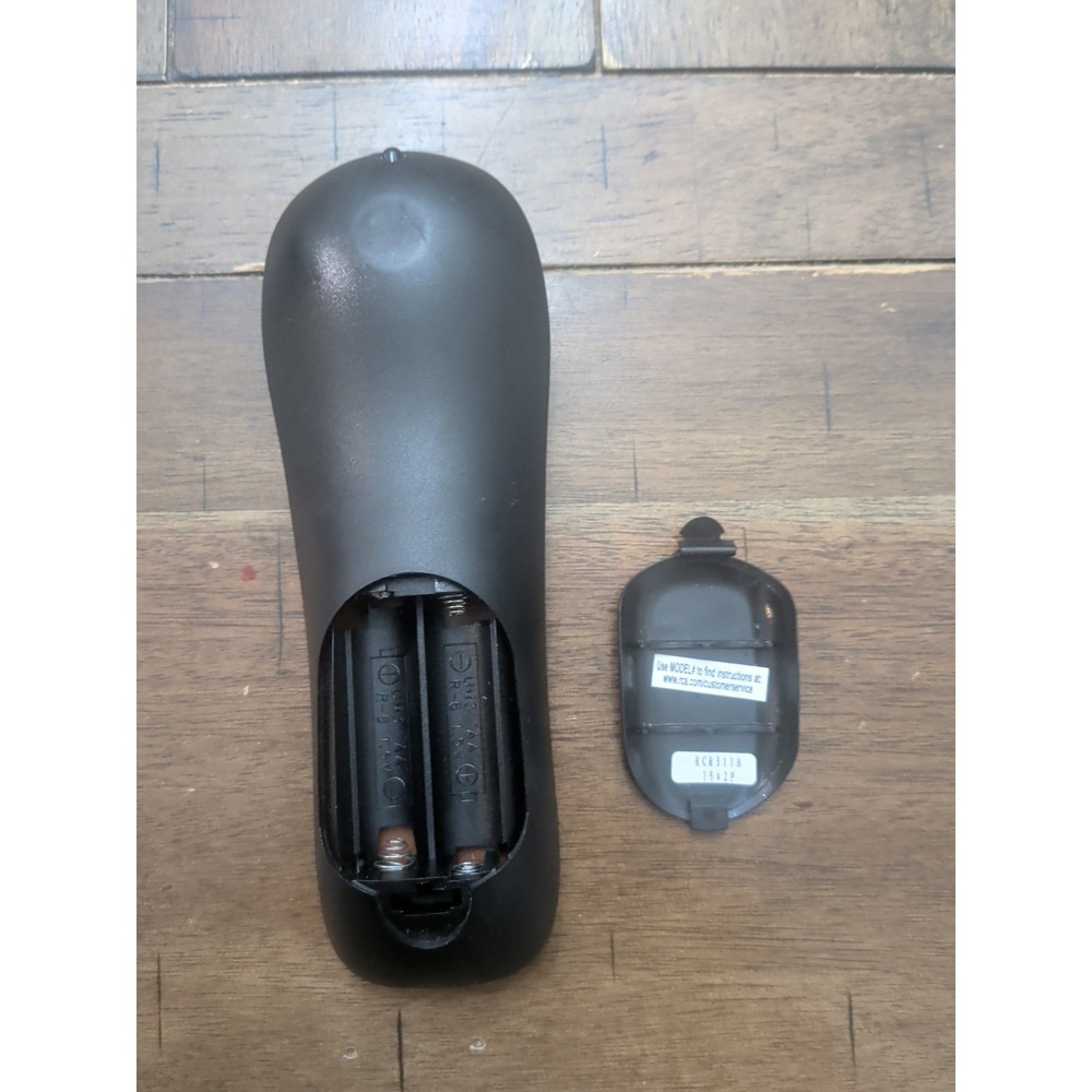 RCA 3-Device Universal Remote Control (Model RCR312WR) used to operate TVs, DVD - Picture 3 of 3